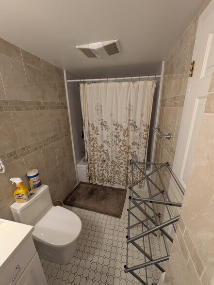 Bathroom - 1550 Worcester Rd