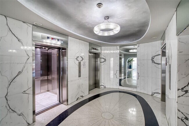 Building Photo - 3140 S Ocean Dr