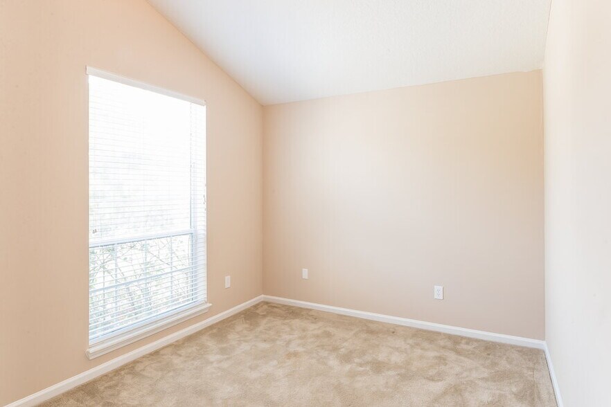 Building Photo - 744 Flowers St