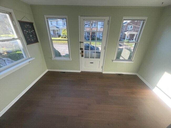 Building Photo - 339 Oak Rd