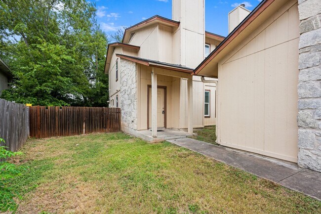 Building Photo - Rawhide Loop Duplex