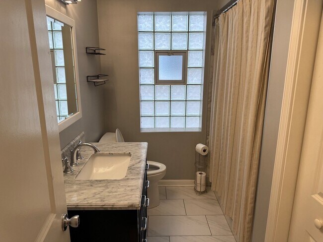 Building Photo - 2524 W 109th Pl