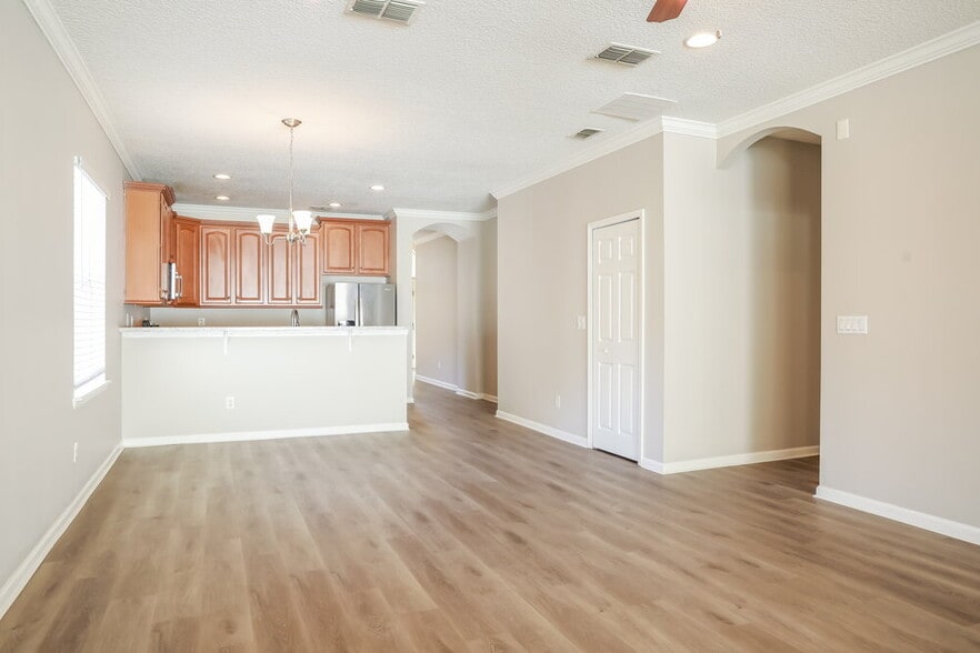 Building Photo - 3092 Litchfield Dr