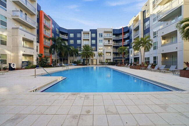 Building Photo - 1700 W Cleveland St