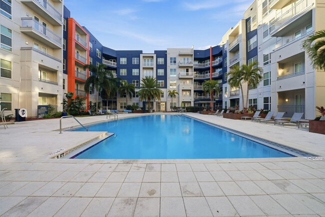 Building Photo - 1702 W Cleveland St