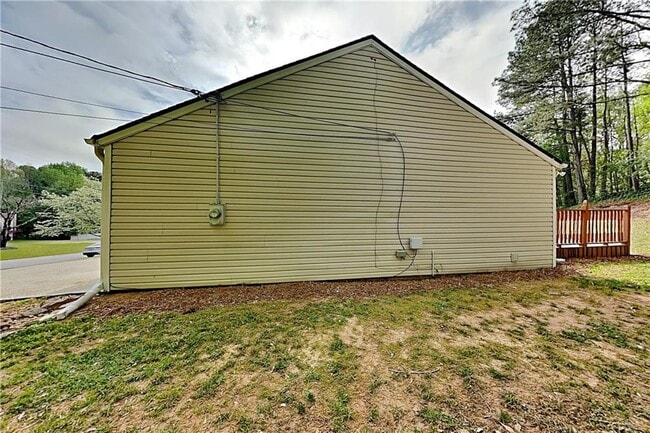 Building Photo - 607 River Bend Cir