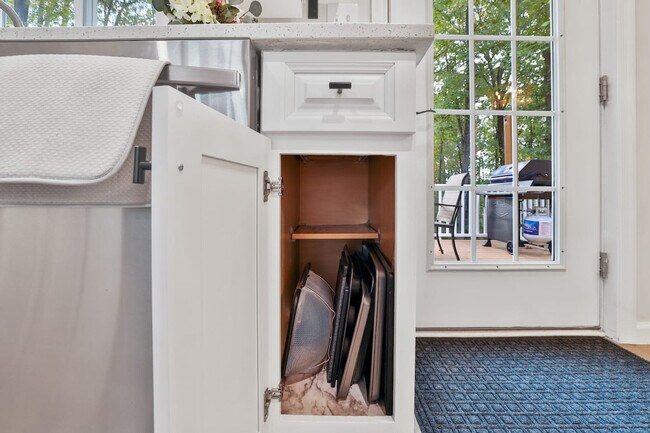 Building Photo - 193 Scarlet Oak Dr