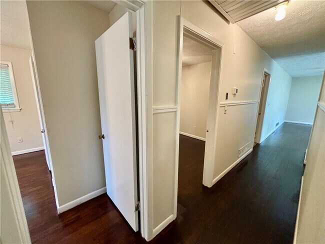 Building Photo - 2712 Sherlock Dr