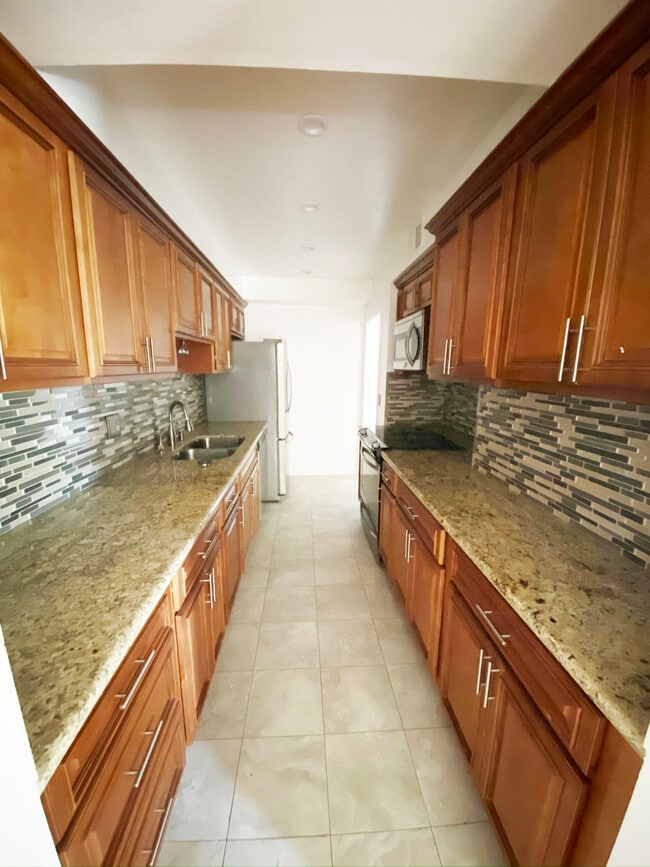 Building Photo - 1262 S Barrington Ave