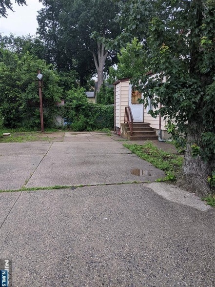 Building Photo - 167 Johnson Ave