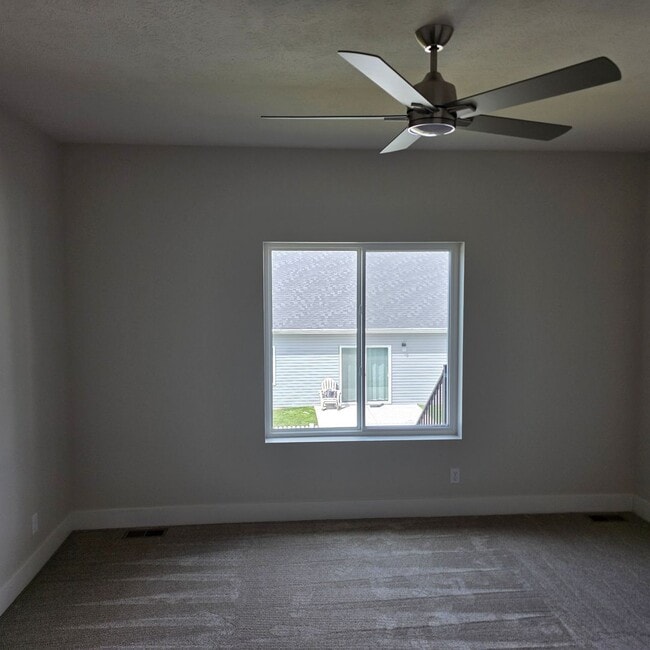 Building Photo - Garden View Zero Entry!! PHOTOS COMING SOON!