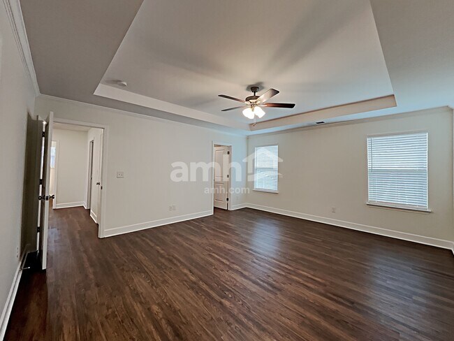 Building Photo - 4511 Tarpon Dr