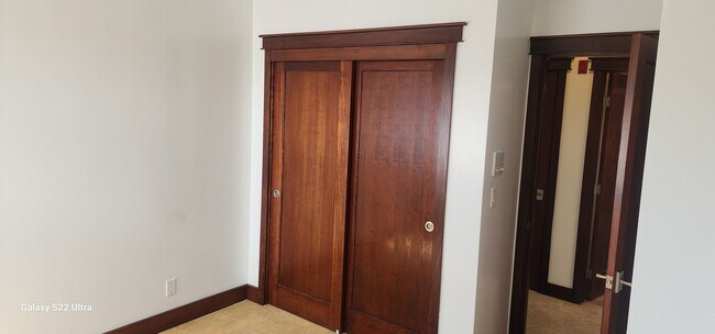 Building Photo - Spacious and freshly updated 2 bedroom, 2 ...