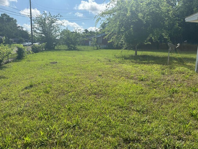 Building Photo - 3/2 For Rent in Montgomery!