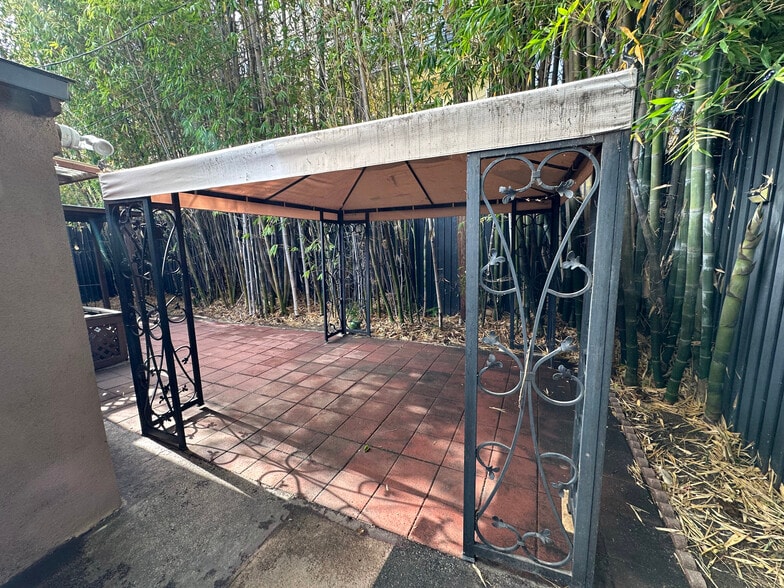 Gazebo 02 - 10809 Huston St