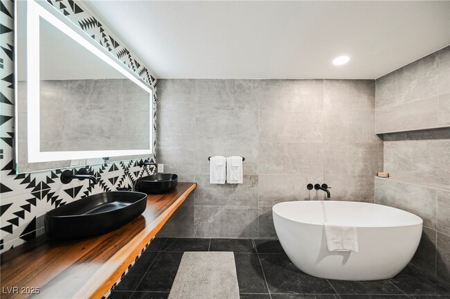 Building Photo - 1640 Crystal Shadows Cir