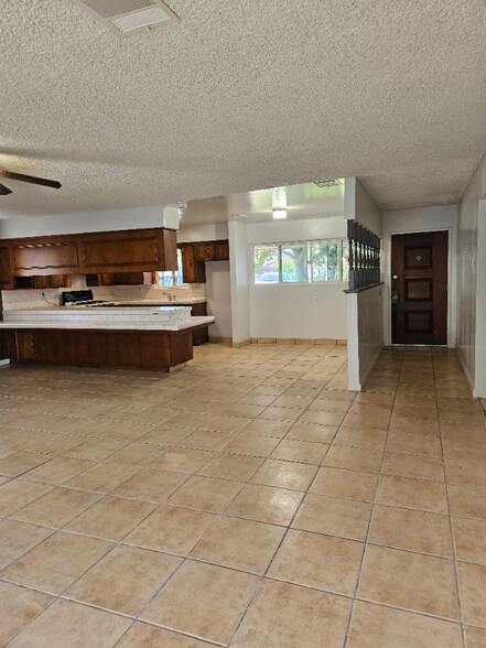 Building Photo - 1077 N White St