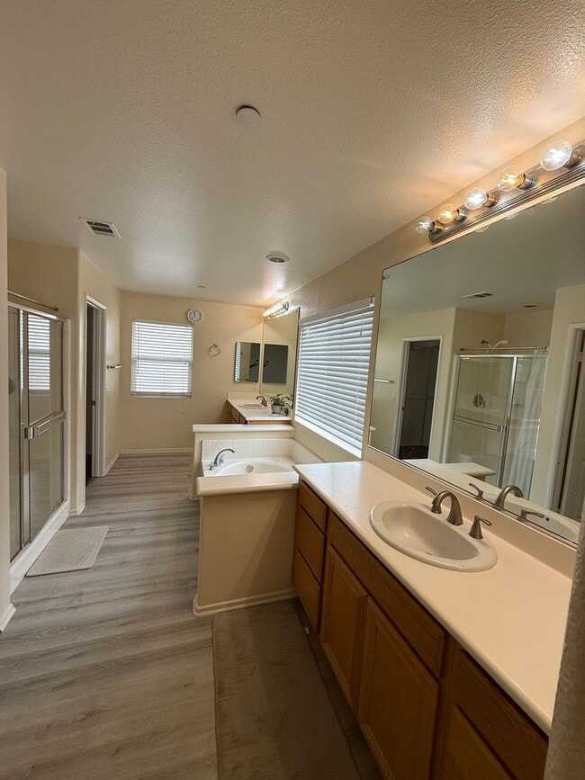 Building Photo - Large North Oxnard Home for Rent