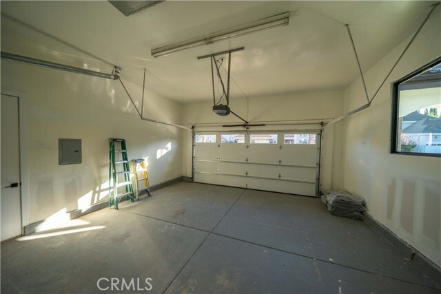 Building Photo - 17437 Oak Creek Ct