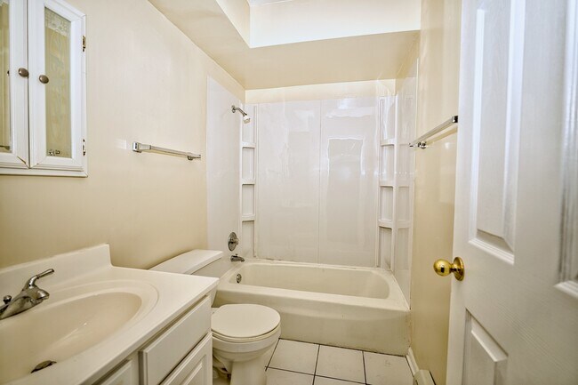 Building Photo - 1930 W Estes Ave