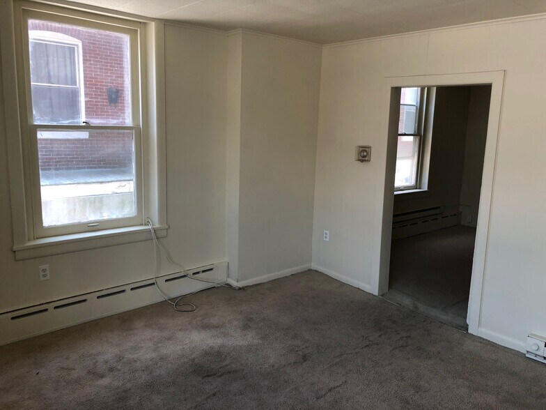 Building Photo - 212 State St