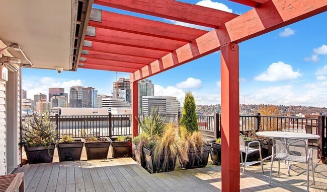 Building Photo - Renovated Studio in Capitol Hill with Rooftop City Views!!!!