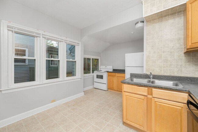 Building Photo - 1314 Oak St