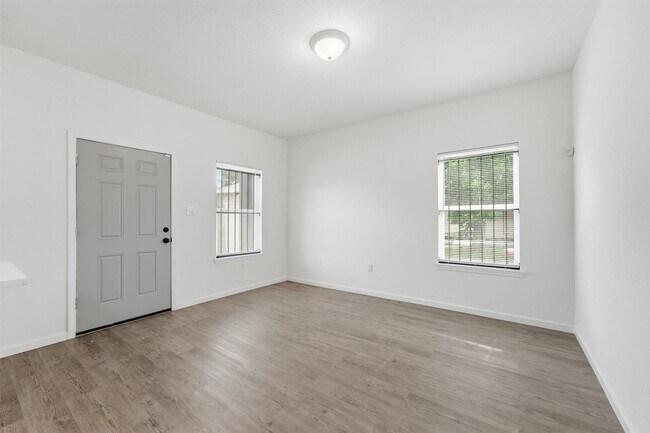 Building Photo - 319 N Carolina St