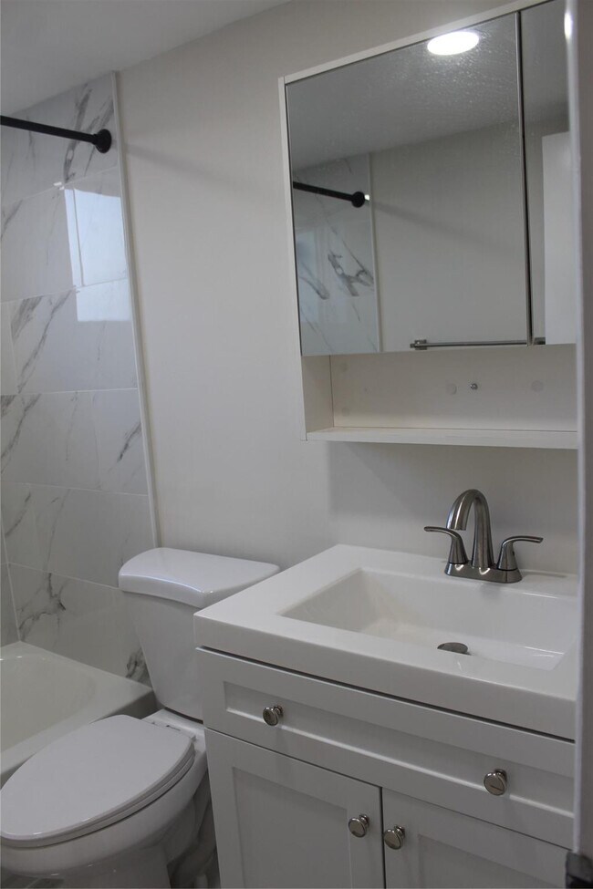 Building Photo - 1720 Funston St