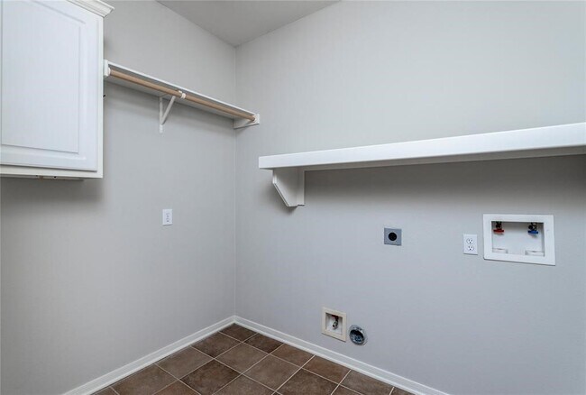 Building Photo - 59 Douvaine Ct