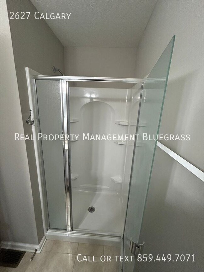 Building Photo - 2627 Calgary-
