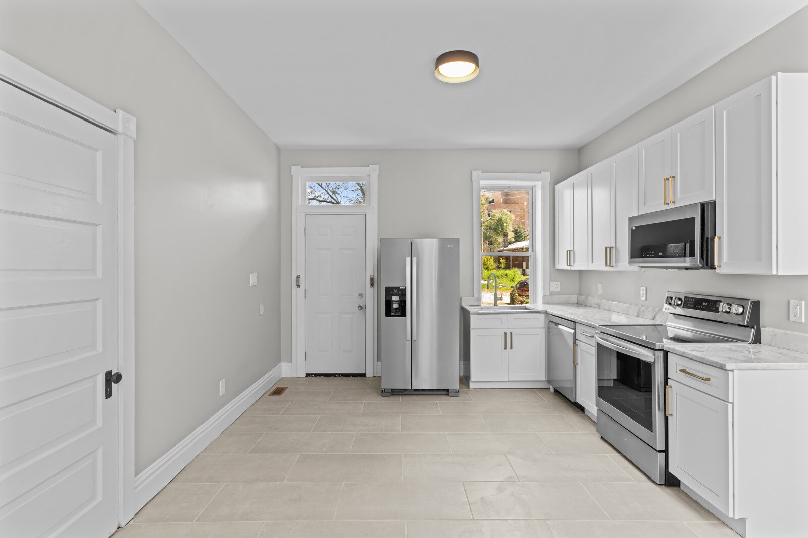 Kitchen - 3520 Iowa Ave