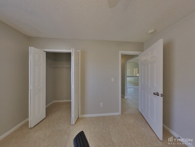 Building Photo - 7319 Volley Dr N