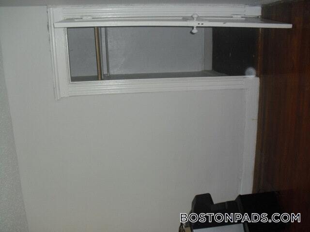 Building Photo - 55 Park Dr