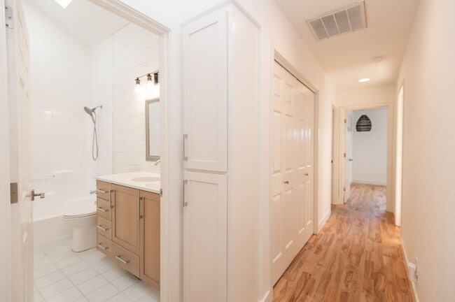 Building Photo - Quintessential Bend Living - 3 Bed | 2 Bat...
