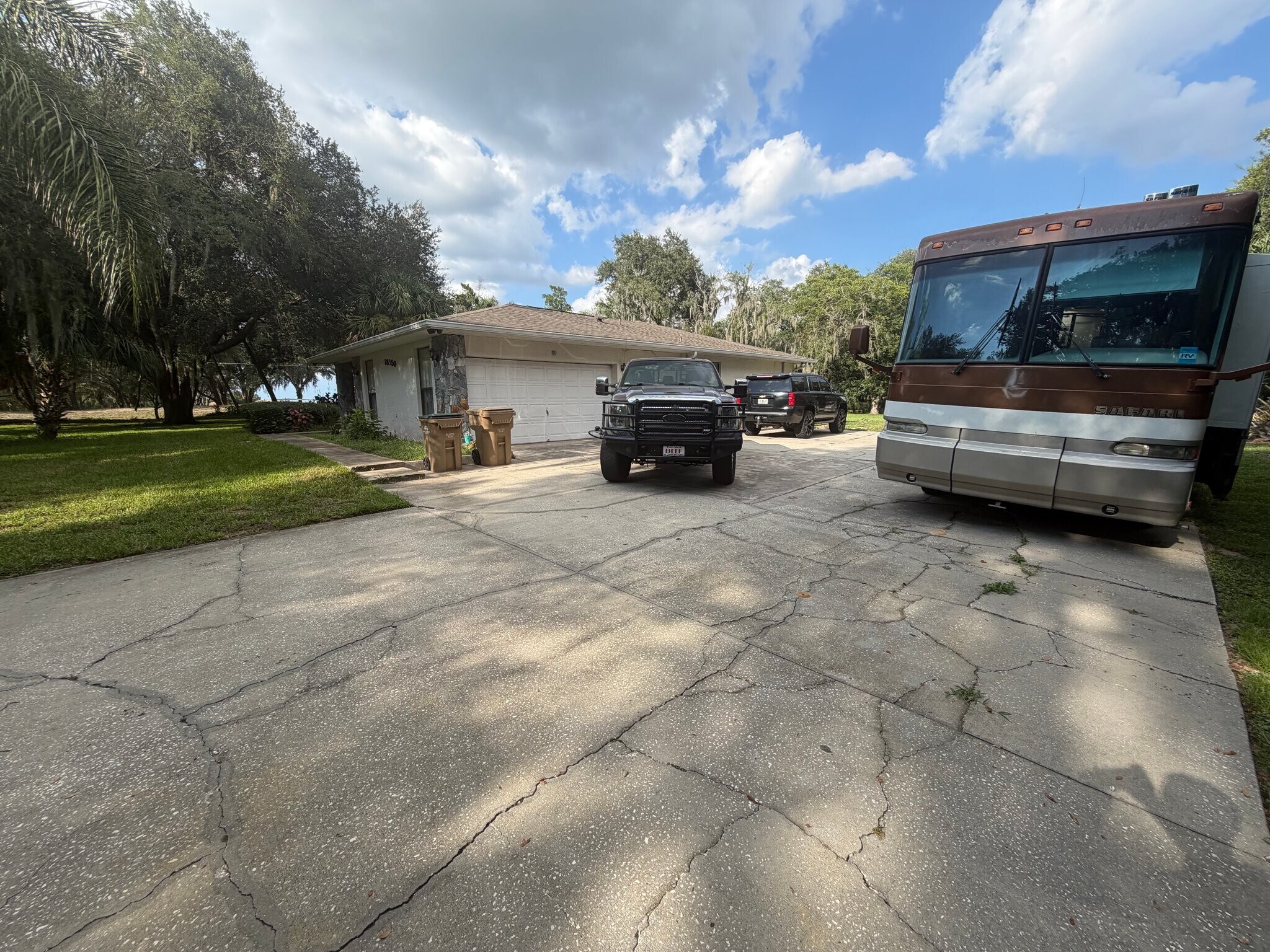 Building Photo - 18550 Lake Emma Dr