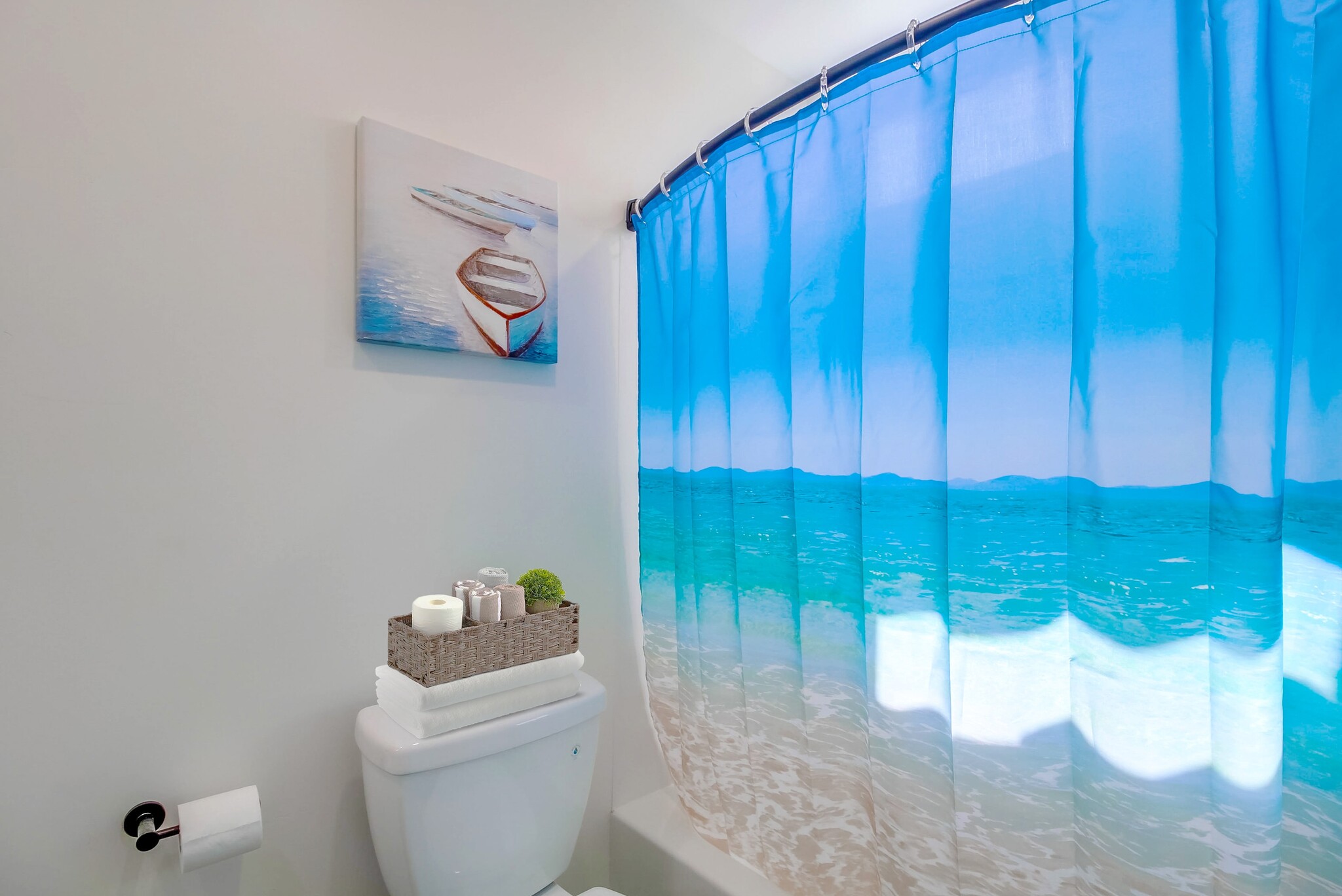 This bathtub/shower combo is equipped with all the essentials - 723 E 22nd St