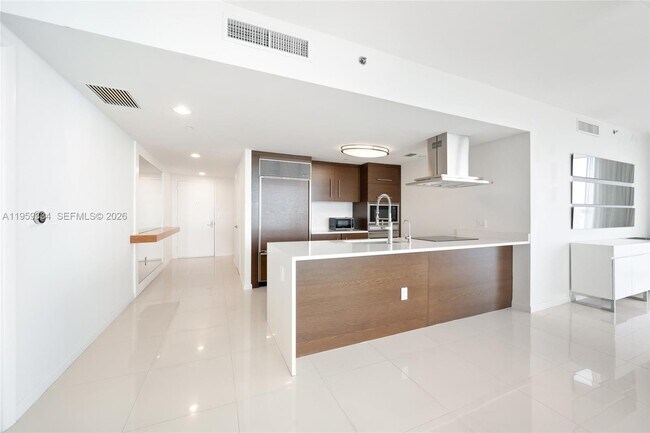 Building Photo - 495 Brickell Ave