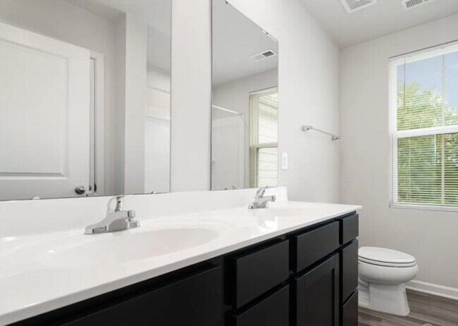 Building Photo - 1925 Pin Hook Rd