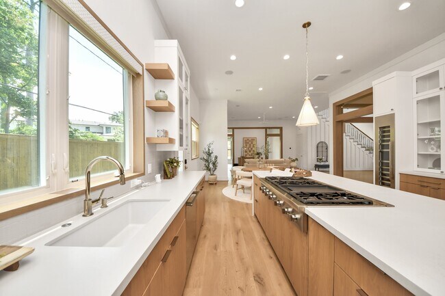 Building Photo - 739 Azaleadell Dr