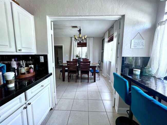 Building Photo - 2040 NE 183rd St