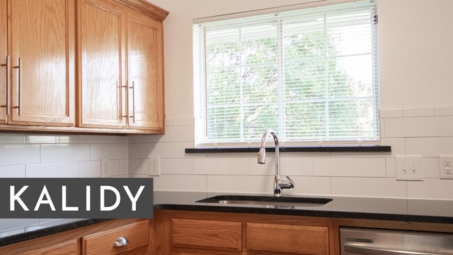 Building Photo - 5004 SE 52nd St