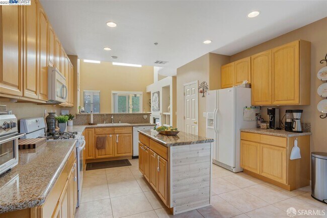 Building Photo - 699 Flemish Ct