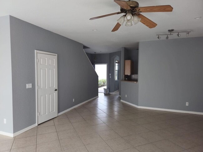 Building Photo - Prime Location & Modern Comfort in Greenacres! 3 Bed 2.5 Bath Townhouse