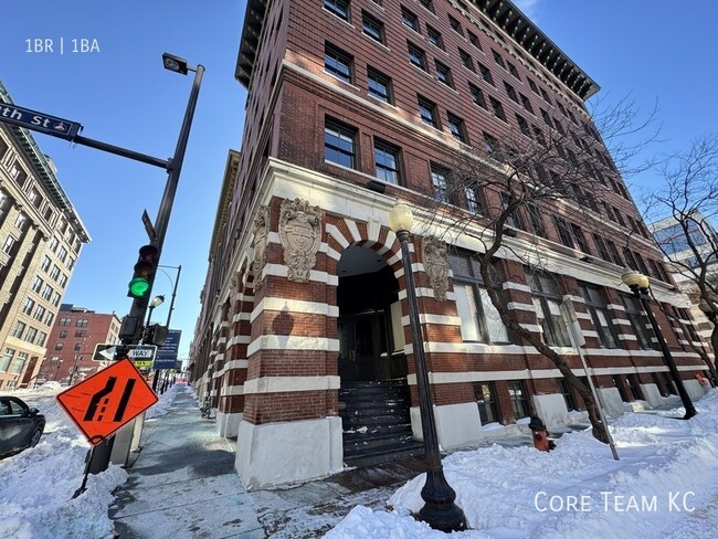 Building Photo - 802 Broadway Blvd