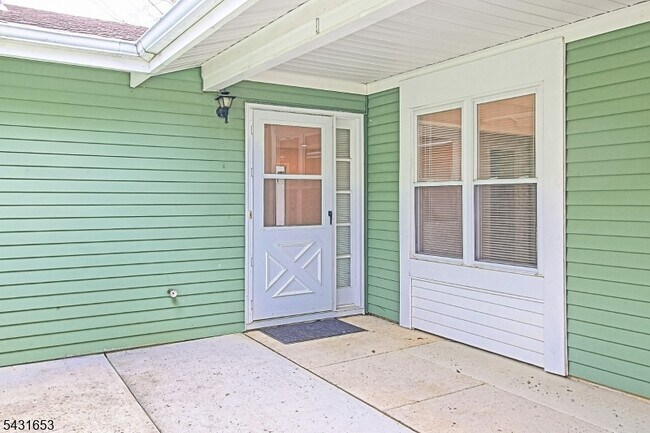 Building Photo - 332C Quinton Dr