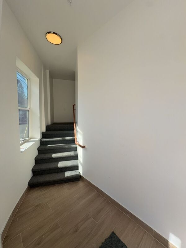 Building Photo - 730 N Main St