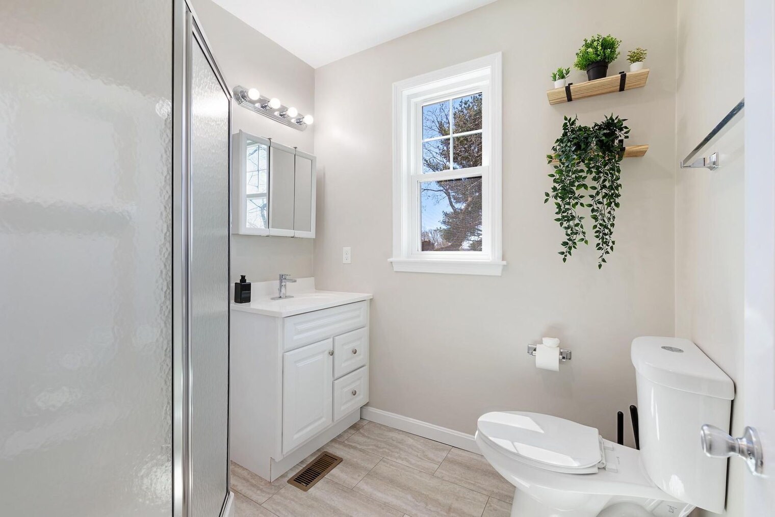 Building Photo - 12 Hubbardston Rd