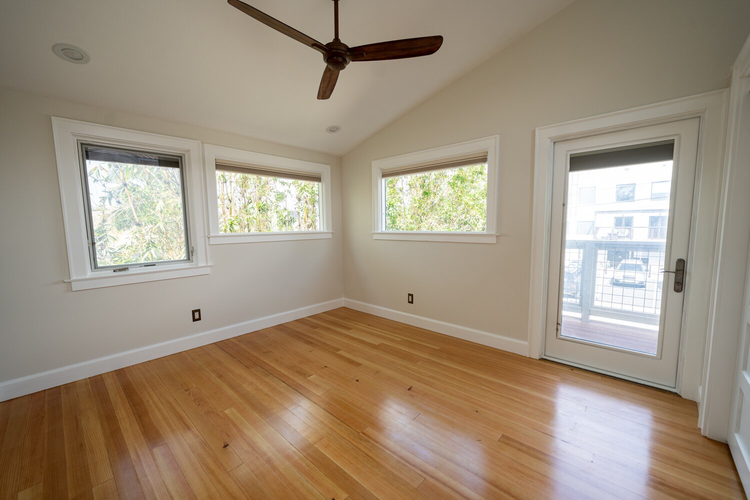 bed 5 - 1258 Essex St