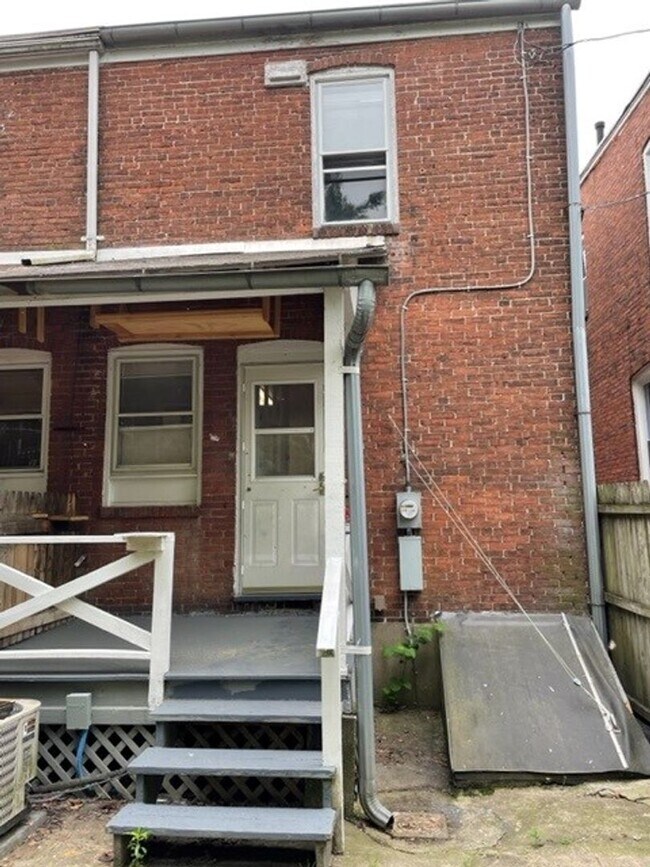 Building Photo - 2439 Penn St